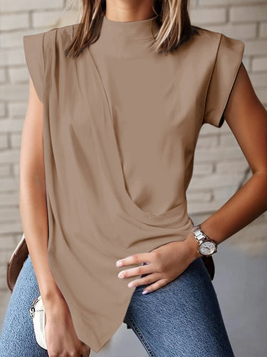 ゆるいノースリーブ非対称プリーツ固体色のスプリットジョイントムックネックTシャツトップス