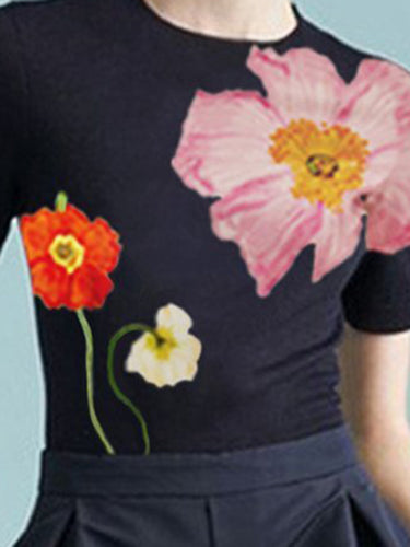 T-shirt rotonda a fiore magro