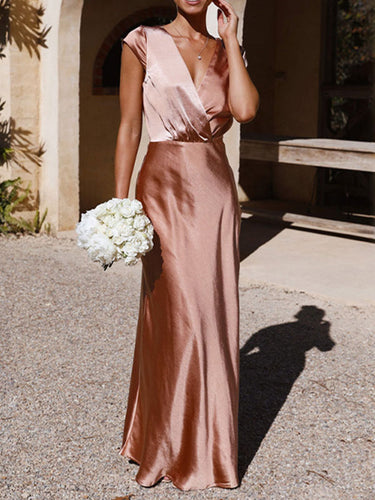 Garnières courtes en vrac Couleurs massives plissées Robes maxi à col en v à col fendu