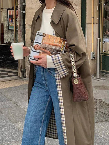 長袖のゆるいボタン張りの格子縞のスプリットジョイントラペルアウターウェアトレンチコート