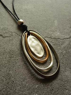 Collier long du cercle multicouche