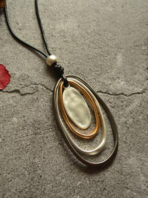 Collier long du cercle multicouche