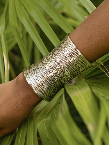 刻まれたパターン幾何ソリッドカラーブレスレットアクセサリー