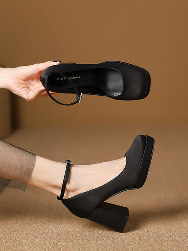 Pumps à lacets à lacets à toe à toe carré de Mary Janes