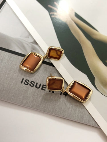 Accesorios de aretes geométricos