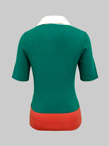 Maniche corte a botte sottili a bocconte color tappeti in stile polo.