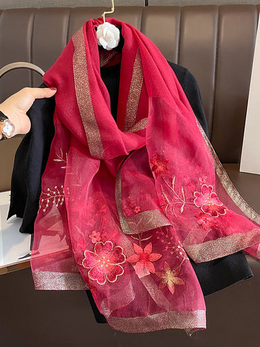 مطرزة حافظ على شال ووشاح دافئ