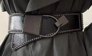 How to Tie a Belt for a Dress