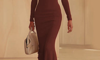 What Color Shoes to Wear with Maroon Dress