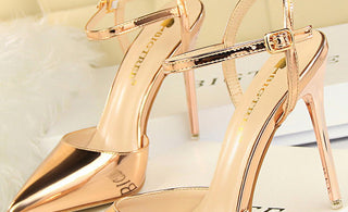 What Color Shoes to Wear with Champagne Dress