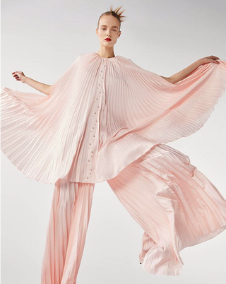 Uoozee, Unique asymmetrical design