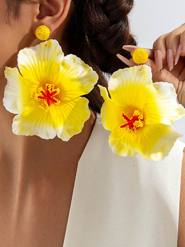 1784822 Flower Shape Drop Earrings