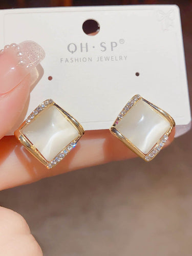 1773816 Geometric Earrings Accessories