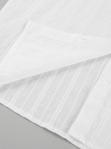 1746636 Langärmlige, locker sitzende Blusen und Hemden in Unifarbe mit Knopfleiste und gestreiftem Reverskragen 