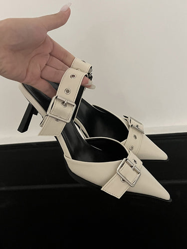 1752044 Pumps met puntige neus en gesp