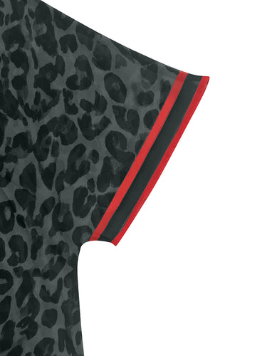 Camicette ampie a maniche corte con stampa leopardata a contrasto e revers a righe con spacco laterale.&Stop