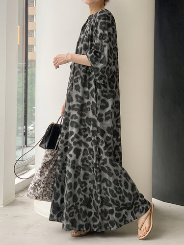 1784312 Half Sleeves Loose Contrast Color Leopard Pleated V-Neck Maxi Dresses