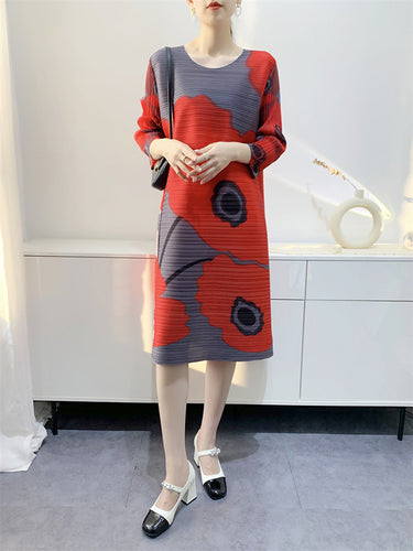 Original drei Viertelhüllen lose floraldruckgedruckte Kontrastfarbe plissierte Midi-Kleider rundem Hals