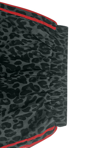Pantaloni larghi a gamba larga con tasche leopardate a contrasto di colore. Pantaloni a righe con giunture divise