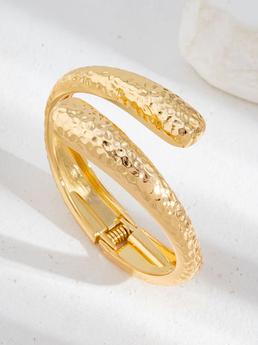 1715931 Irregularity Geometric Pleated Shiny Bracelet Accessories