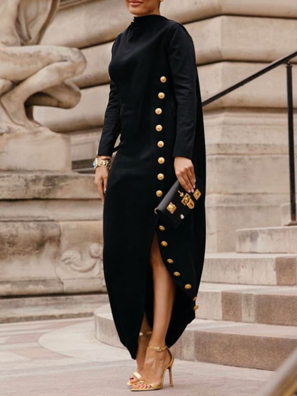 Zwarte asymmetrische maxi-jurk met sneakers voor een casual verzorgde look