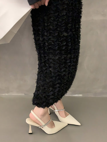 1751937 Glanzende pumps met puntige neus en riem