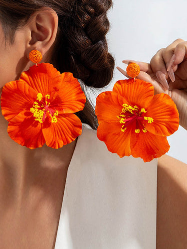 1784823 Flower Shape Drop Earrings