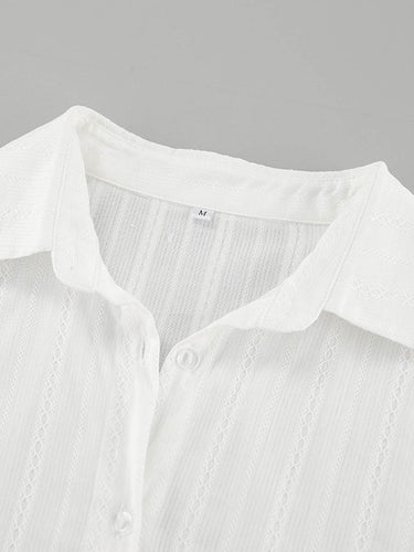 1746640 Langärmlige, locker sitzende Blusen und Hemden in Unifarbe mit Knopfleiste und gestreiftem Reverskragen 