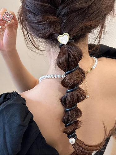 幾何学的なヘアアクセサリー