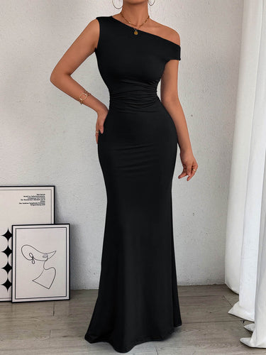 1754933 Bodycon hoog getailleerde asymmetrische geplooide effen kleur split-side one-shoulder maxi-jurken