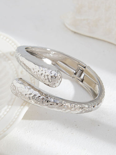 1715932 Irregularity Geometric Pleated Shiny Bracelet Accessories