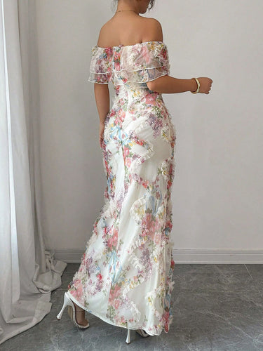 1777357 Vestidos midi ajustados con hombros descubiertos y detalle de volantes con estampado de flores en contraste de colores