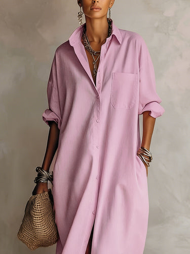 1764355 Abito a camicia con maniche lunghe, tasche larghe con bottoni, bavero tinta unita, maxi abiti