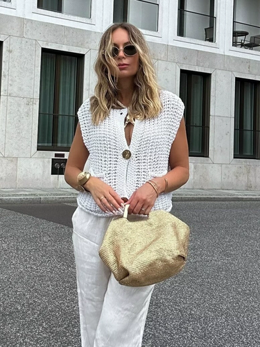 1783583 Sleeveless Buttoned Pockets Solid Color Cardigan Tops Knit Top