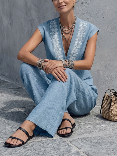 1767739 Loose Sleeveless Buttoned Pockets Solid Color V-Neck Vest Top