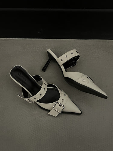 1752037 Pumps met puntige neus en gesp
