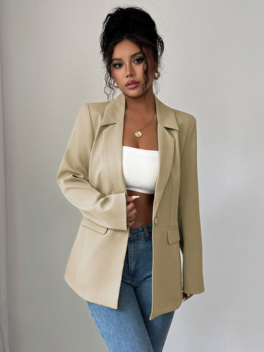 1733818 Langärmliger, locker sitzender Blazer mit geknöpften Taschen, einfarbigem Design und Reverskragen 