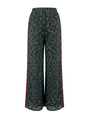 Pantaloni larghi a gamba larga con tasche leopardate a contrasto di colore. Pantaloni a righe con giunture divise