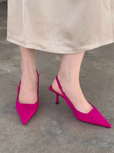 1752096 Effenkleurige pumps met spitse neus
