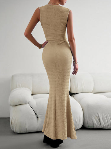 1744627 Bodycon Sleeveless Pleated Solid Color Split-Joint Split-Side Round-Neck Maxi Dresses