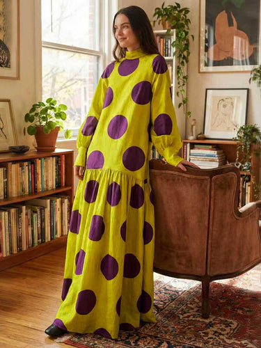 Maxikleider mit langen Ärmeln, lockerem Schnitt, weitem Saum, Kontrastfarbe, Falten, Polka-Dots, Schlitz und halbhohem Rollkragen 