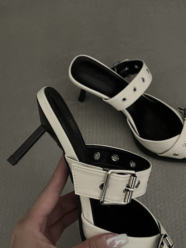 1752041 Pumps met puntige neus en gesp
