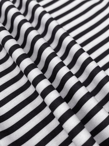 Gevşek üç çeyrek kollu şekil baskılı bölünmüş eklem çizgili stand yaka tişört