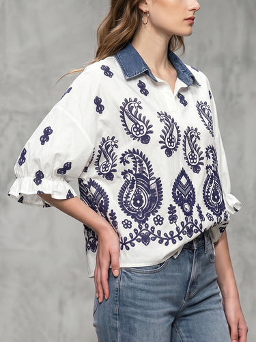 1771438 Blouses met ruchesmouwen, driekwartmouwen, geborduurde plooien en een splitrevers.&Shirts Tops