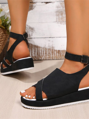 1787205 Buckle Round-Toe Sandals