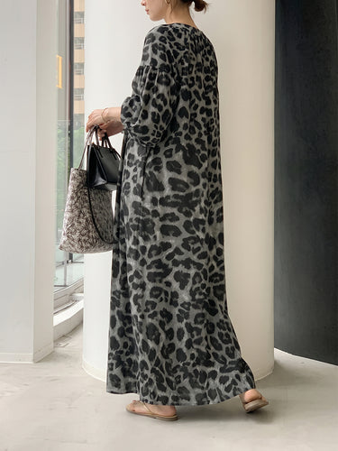 1784311 Half Sleeves Loose Contrast Color Leopard Pleated V-Neck Maxi Dresses
