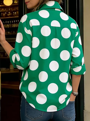1760380 Blusas de manga comprida, estilo solto, com botões e lapela em cor contrastante com estampa de bolinhas.&Scamisas Tops