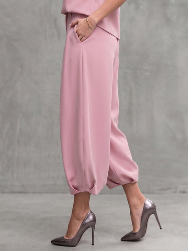Calça cropped cintura alta com bolsos plissados ​​cor sólida