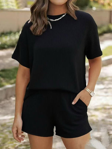1775063 Conjunto de duas peças de malha canelada solta, cor sólida, gola redonda, mangas curtas, tops + bolsos, shorts, calças