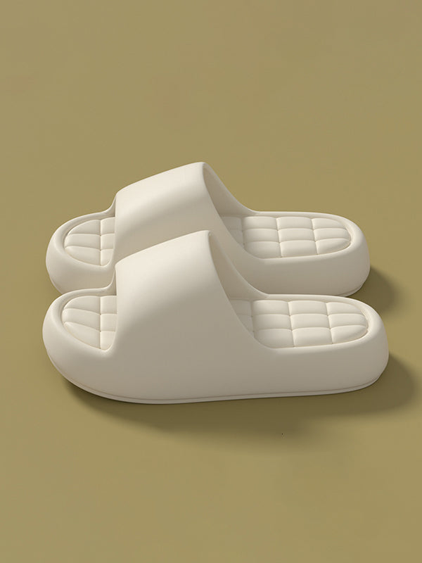 Witte platformsandalen voor ontspannen outfits met witte jurk
